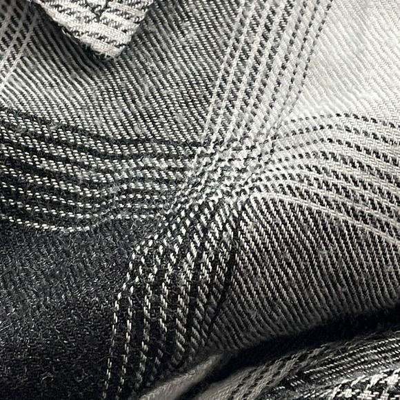 Torrid 2 Women’s Plus Size 2X Black & White Plaid Button Down Shirt Top - Picture 12 of 14